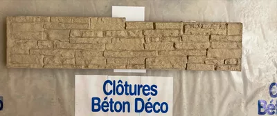 plaque béton pierre double face de type "debut fin" prévu pour etre positionner comme premiere et derniere plaque d'une rangée de plaque. elle presente bord avec cassure et l'autre longitudinal.