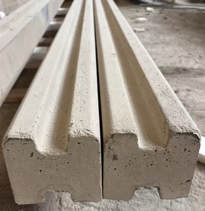 poteau en béton lisse pour cloture en plaque béton, prévu pour nos modèle en béton décoratifs imitation pierre ou bois.