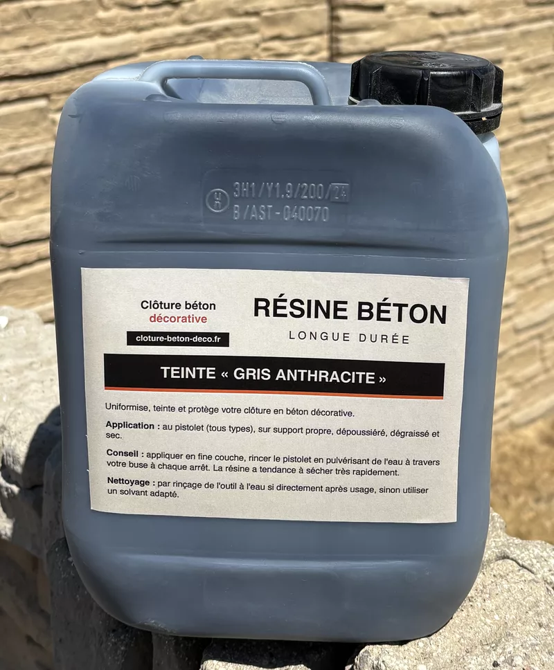 lasure, résine béton teinte "anthracite" en bidon de 5L pour cloture en béton décorative. apporte une touche moderne... 